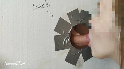 Русская отсосал хуй в туалете за деньги