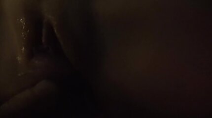 Член трётся о бритую киску