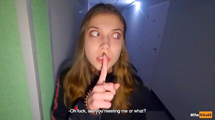 Молодёжь трахается в подъезде